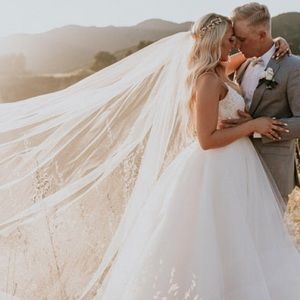 Brand New White 6 ft Veil